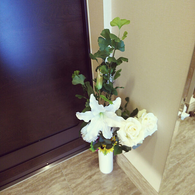 chi-hiroのケー・イー・アイ-ケー・イー・アイ GREEN HOUSE Monochrome Flower Vase ホワイト φ9×24cm 001-B/Wの家具・インテリア写真