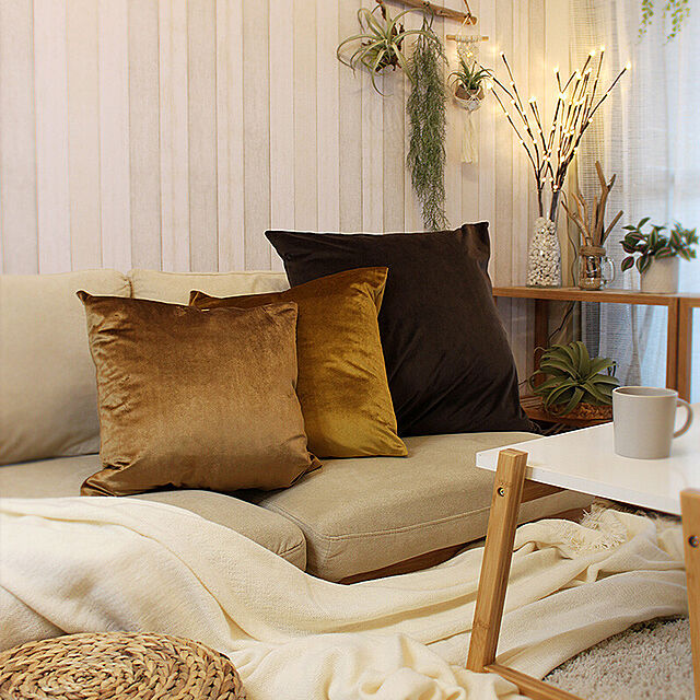 mignonの-ゴールドブラウン ベロア  30cm×50cm クッションカバーの家具・インテリア写真