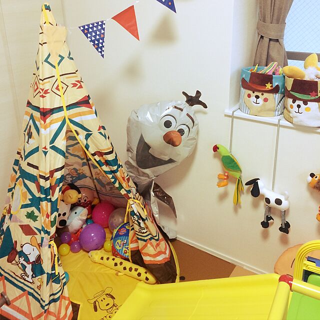 springの-ロゴス LOGOS 『SNOOPY KIDS Tepee』 簡易テント テント おもちゃテント 室内テント キッズハウス おもちゃ収納 ミニテント ティピーテント ティピテント キッズテント キッズ用 子供用 ギフト 贈り物 プレゼント スヌーピー SNOOPY おしゃれ かわいい 可愛い 子供部屋の家具・インテリア写真