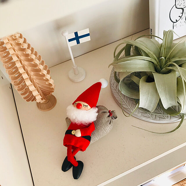 naoの-ノルディカニッセ 寝ているサンタ NRD120075 NORDIKA DESIGN クリスマス インテリア 小物 人形 プレゼント ギフト 北欧雑貨 デザイン おしゃれ 海外 輸入の家具・インテリア写真