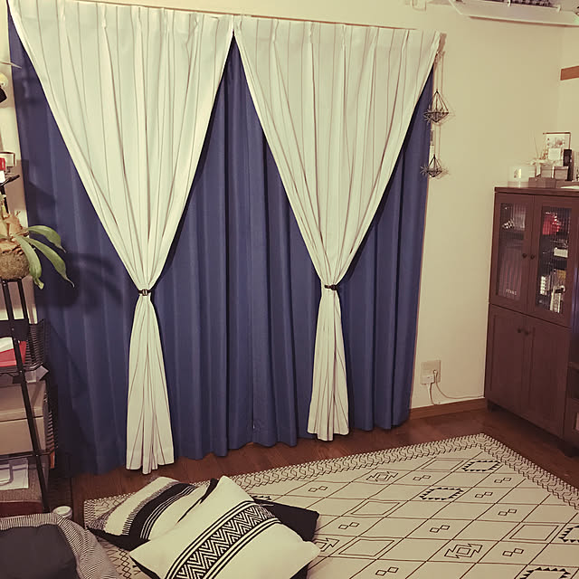 ゆったり柔らか ニトリ オーダーカーテンとレース４組 タッセル1枚