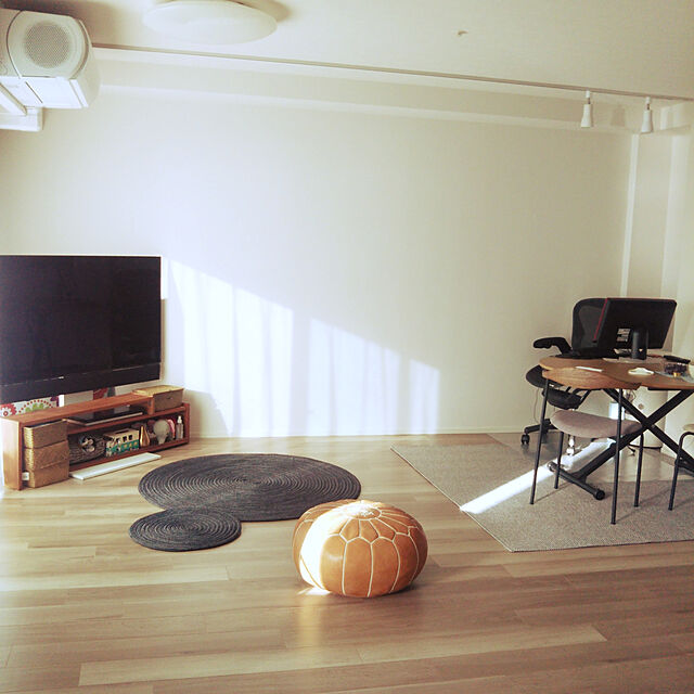 rumiriの-「完売」円形ラグ　直径１８０cm　センター敷き　藍黒　チューブラグの家具・インテリア写真