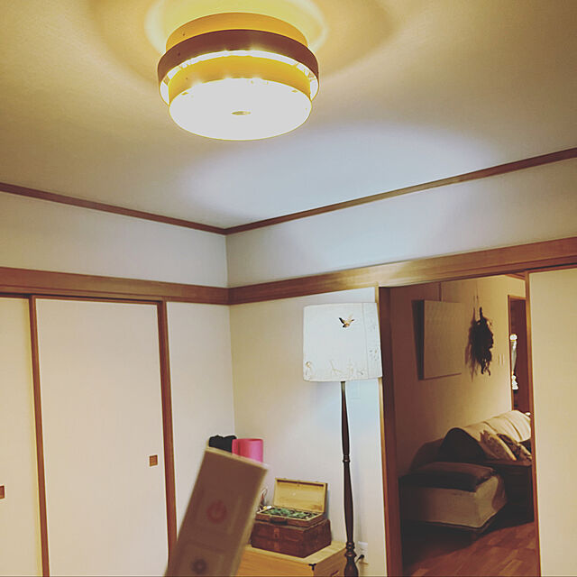 botanのAmpoule-Ampoule 天然木 シーリングライト 照明 おしゃれ 3灯 木製 リビング ダイニング 寝室 北欧 カフェ 照明器具 ナチュラル アイボリー ダークブラウン 8畳 リモコン アヴァロス 3Cの家具・インテリア写真