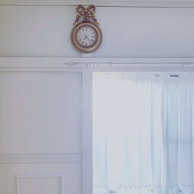 Akie.otsukaの-リボンモチーフの掛け時計（ホワイト・ゴールド）　クォーツ掛け時計　ウォールクロック　輸入雑貨 アンティーク風 雑貨 シャビーシック フレンチカントリー 姫系の家具・インテリア写真