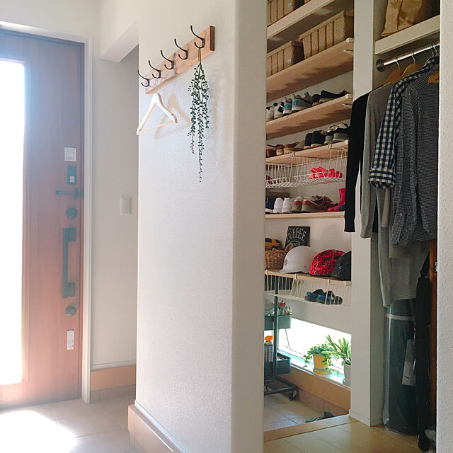 makiのニトリ-木製ハンガー５本組(ユーカリ5P) メンズ用 の家具・インテリア写真