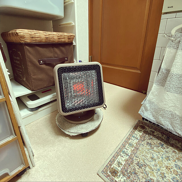 LufuのTHREEUP-スリーアップ 人感センサー付 リフレクトヒーター コアビーム ブラウン RH-T1838BRの家具・インテリア写真