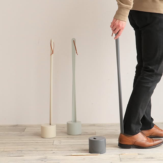 写真付きレビュー 靴べら ロング靴べら くつべら 靴べらスタンド 土台セット スタンドセット 70cm 玄関 シンプル おしゃれ プレゼント 贈り物 父の日 母の日 敬老の日 新築祝い 引っ越し祝い シューホーン Shoehorn Cyll Ils 3554 の通販商品 口コミ情報 Roomclip