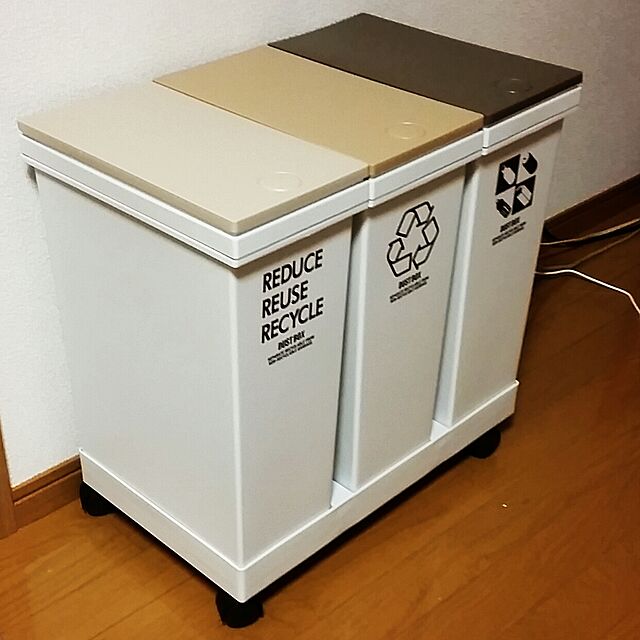 hrk.knのアスベル-資源ゴミ横型3分別ワゴン(1セット)[ゴミ箱]の家具・インテリア写真