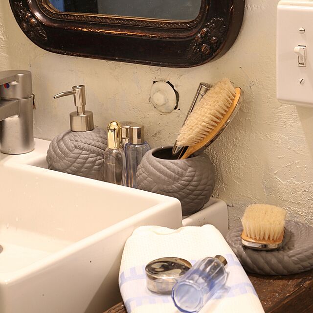 DULTONの-SEASIDE STONEWARE SOAP DISH GRAYの家具・インテリア写真