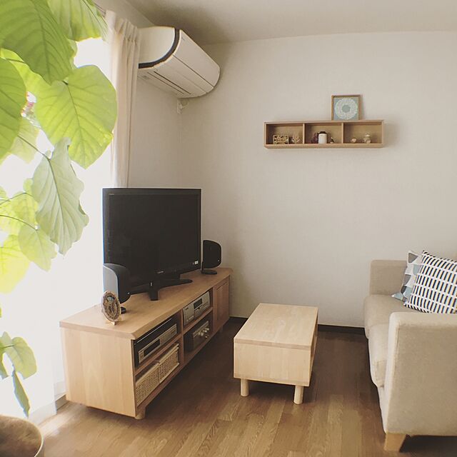 Yumikoの無印良品-無印良品　壁に付けられる家具・箱・幅８８ｃｍ・タモ材／ナチュラル　幅８８×奥行１５．５×高さ１９ｃｍの家具・インテリア写真
