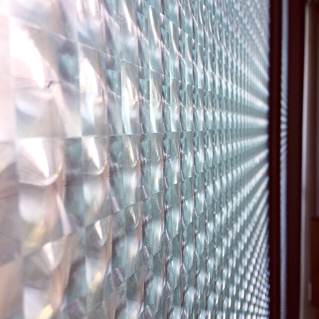A_plusの-[のり不要]ステンドグラス風ガラスフィルム(チェッカーガラス柄)  横幅90cm 窓飾りシート シール 北欧はがせる 防水 断熱 送料無料 | ウィンドウフィルム ガの家具・インテリア写真