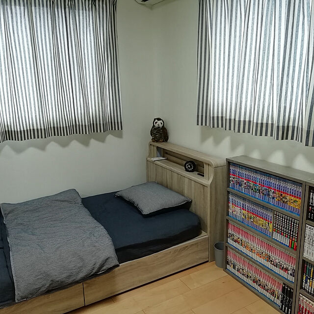 mikaのニトリ-アンティーク調木目ベッドフレーム(S LGY 引出し有) の家具・インテリア写真