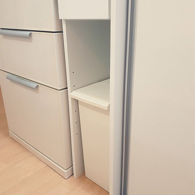 hiroの-大量収納 3枚引き戸キッチン収納庫 ホワイト 【通販】の家具・インテリア写真