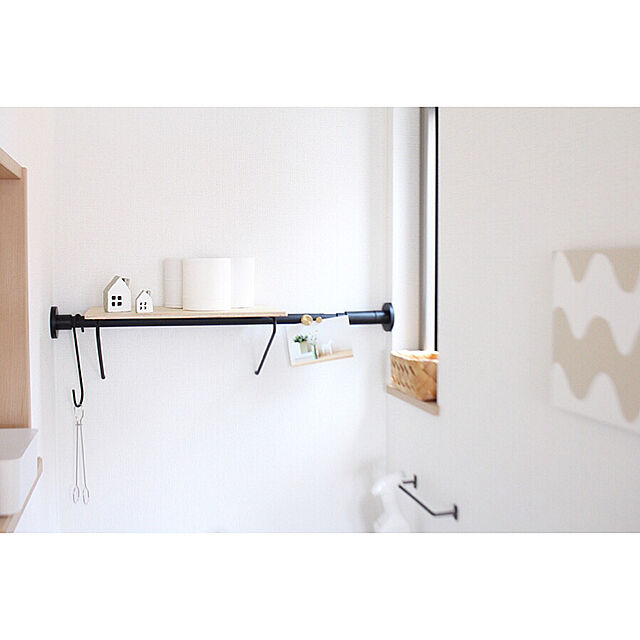 miii_yの-DRAW A LINE ドローアライン シェルフA 横専用棚 ブラック ホワイト 004 つっぱり棒 シェルフ 簡単設置の家具・インテリア写真