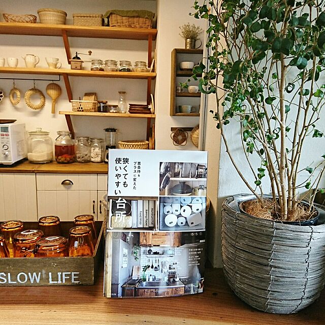 slow-lifeの-狭くても使いやすい台所 Come home！特別編集 （私のカントリー別冊） [ Come home！編集部 ]の家具・インテリア写真