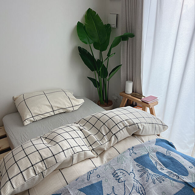 Omodakaの-flower & vase ベッドスロー 130×180【ART OF BLACK】の家具・インテリア写真