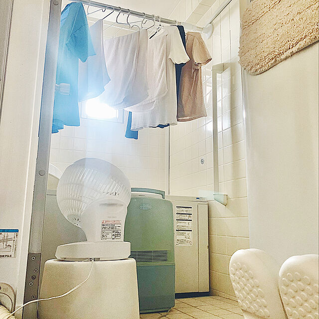 nahoのマーナ-[マーナ] お風呂のスリッパ (フック穴付き/グレー) バスブーツ 浴室掃除 (すべらない バスシューズ) 浮かせる収納 W608GYの家具・インテリア写真