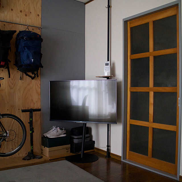 Y.B.Oの株式会社ナカムラ-EQUALS イコールズ テレビ台 自立型 テレビスタンド anataIRO レギュラータイプ 24型〜45型対応 SUIBOKU -ブラック-の家具・インテリア写真