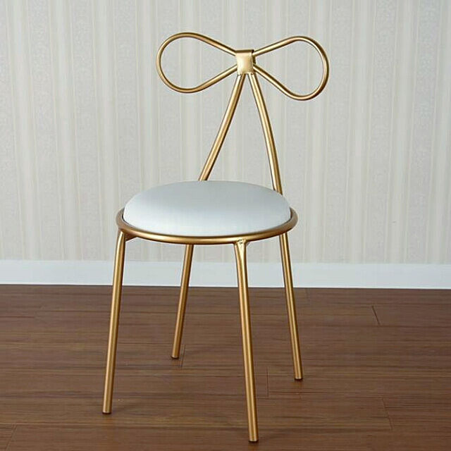 Rumoの-リボンチェア 椅子 リボン 姫系家具 チェアー チェア おしゃれ アンティーク調の家具・インテリア写真