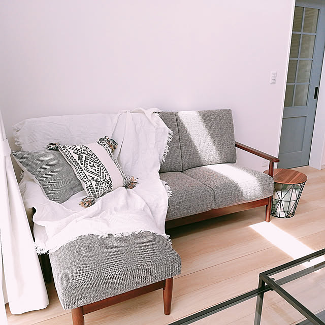 Kieのニトリ-布張り3人用ソファ(マイスBE/MBR) の家具・インテリア写真