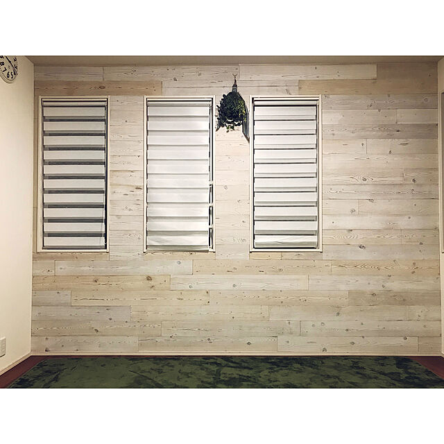 Yuki726の-ウォールパネル 天然木 壁用 ウッドパネル シール 粘着式 PITAMOKU ピタモク 貼る木材 板壁 壁板 壁 インテリア リメイク ホワイトウッド エイジングウッド ナチュラルウッド 壁紙屋本舗の家具・インテリア写真