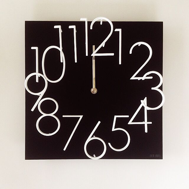 mipuuの-ブラック／時計 壁掛け 掛け時計 壁掛け時計 立体文字盤 クロック インテリア アンティーク アラビックダンスウォールクロック ホワイト レッド ブラック 壁掛け時計の家具・インテリア写真
