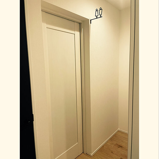 wakuwakuの-トイレ サイン 突き出し ピクトサイン プレート 中抜きデザイン (艶消しブラック)の家具・インテリア写真