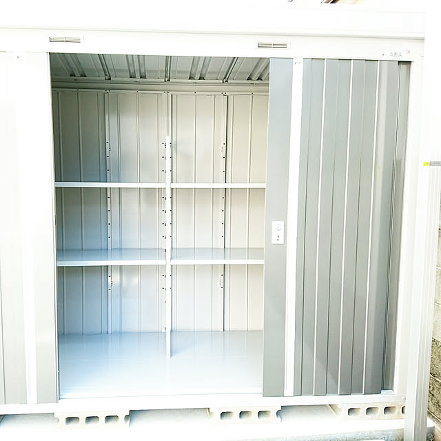 izuizuの-イナバ物置　フォルタ　FS-2609S（スタンダード）物置き　中型　屋外　収納庫の家具・インテリア写真