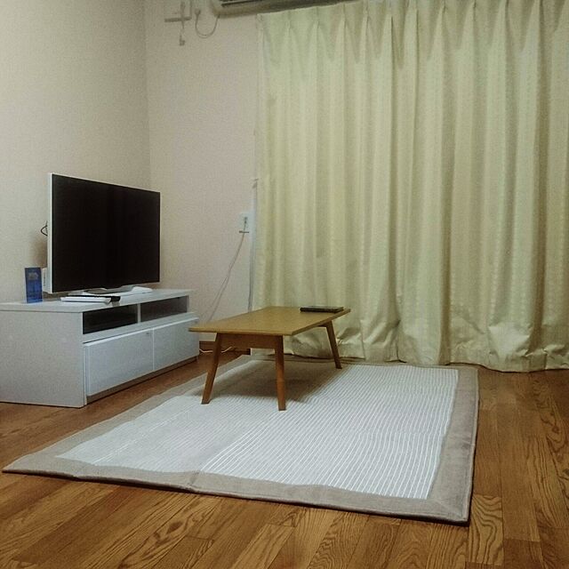 senriのニトリ-遮光1級・遮熱・遮音カーテン(ポワン イエロー 100X200X2) の家具・インテリア写真