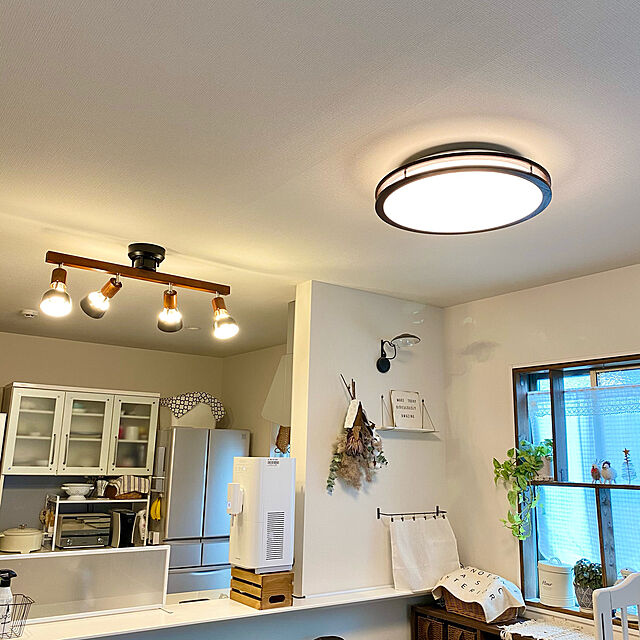 marocoroのエムール-エムール シーリングライト 照明 カフェ風 4灯 ブラウン リモコン付き LED電球対応 角度調節 消灯タイマー 簡単取り付けの家具・インテリア写真