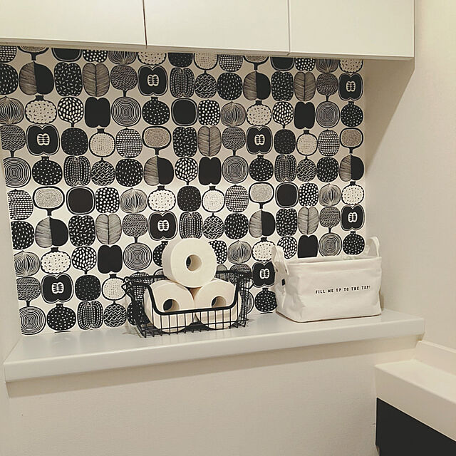 sumosarozaの-マリメッコ marimekko コンポッティ ブラック 53cm幅壁紙 50cm単位切り売りウォールペーパーmmis 新生活 インテリアの家具・インテリア写真