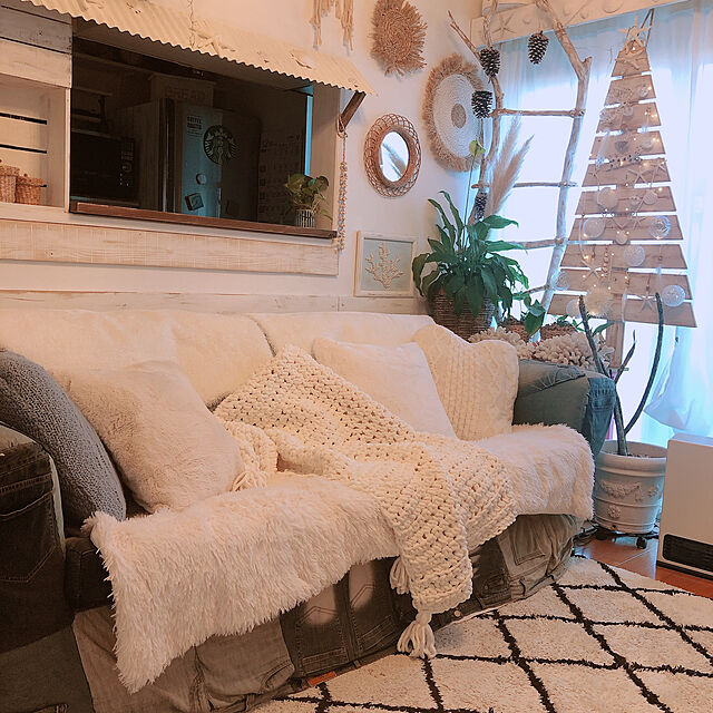 Megumiのcoldwhite-ColdWhite 人造毛皮の枕カバーー 枕カバーーが超柔らかいクッションカバーー 枕の内側のないウールのようなスクエアスローピローケース 白 45 * 45CM 白の家具・インテリア写真
