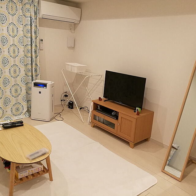 aoのニトリ-遮光2級カーテン(カレイド イエロー 100X200X2) の家具・インテリア写真