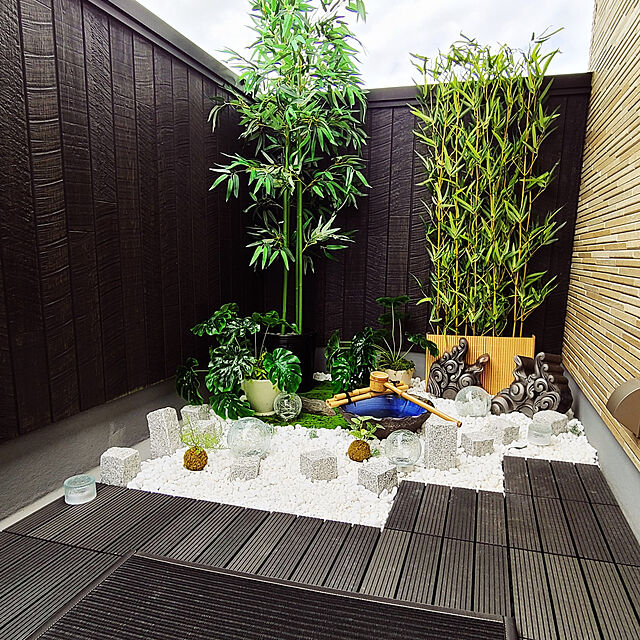 zenoのイケヒコ・コーポレーション-水拭きできる ポリプロピレン 置き畳 ユニット畳 『スカッシュ』 ブラック 82×82×1.7cm（4枚1セット） 軽量タイプ【ブラック】 の家具・インテリア写真