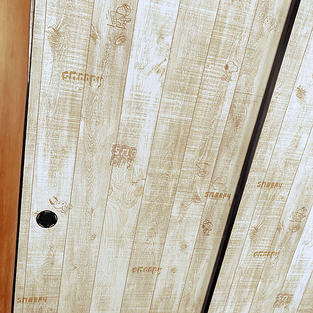 mayoの-【 壁紙 のり付き 】 壁紙 のりつき クロス SNOOPY スヌーピー 木目調 ウッド キャラクター 防かび サンゲツ RE-7946の家具・インテリア写真