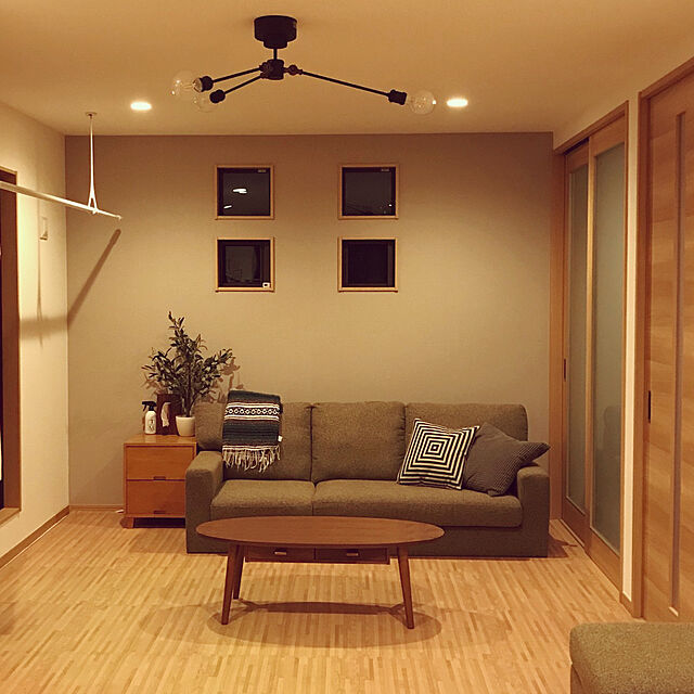 mamecoroのエルックス-シーリングライト 3灯 GORDON（ゴードン） (リモコン・電球付属なし（本体のみ）, ブラック)の家具・インテリア写真