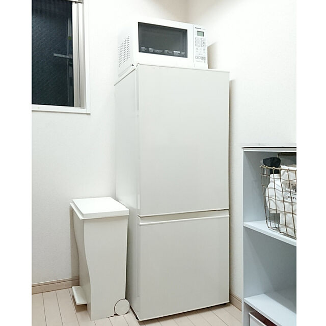 sumishouseの-AQUA　アクア 《基本設置料金セット》AQR-18H-W 冷蔵庫 ミルク [2ドア /右開きタイプ /184L][一人暮らし 新生活 新品 小型 設置 冷蔵庫]の家具・インテリア写真