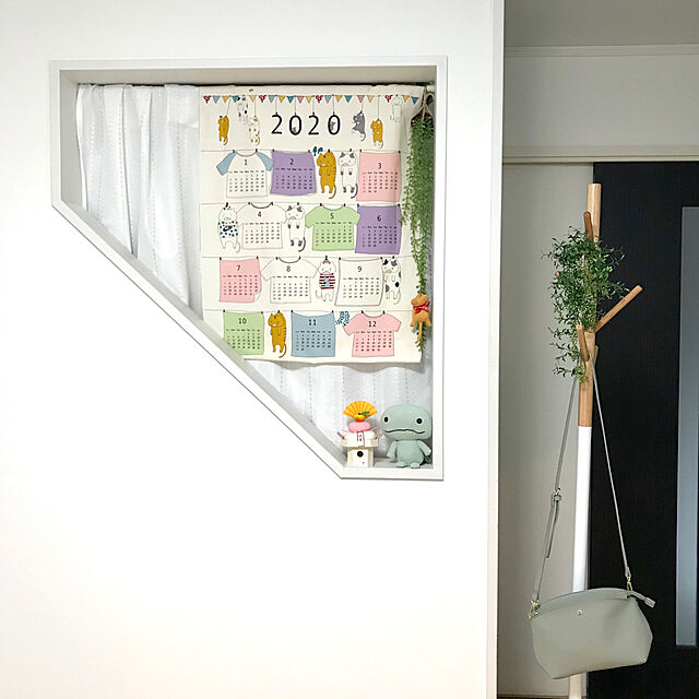 hitomiの-猫柄 布カレンダー 2020年 生地 白 約60ｃｍのパネル販売 布地 手芸 壁掛けの家具・インテリア写真