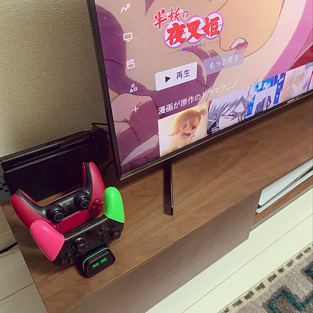 chan_kakuzのPetasonien-Switch Pro/PS5コントローラー 充電スタンド (XBOX ELITE 2/Xbox s x/Xbox s sコントローラー対応) 置くだけ Switch Pro PlayStation5 デュアル 対応ゲームコンソール ゲームパッドアクセサリ用 LED指示ランプ付き 滑り止めマットの家具・インテリア写真