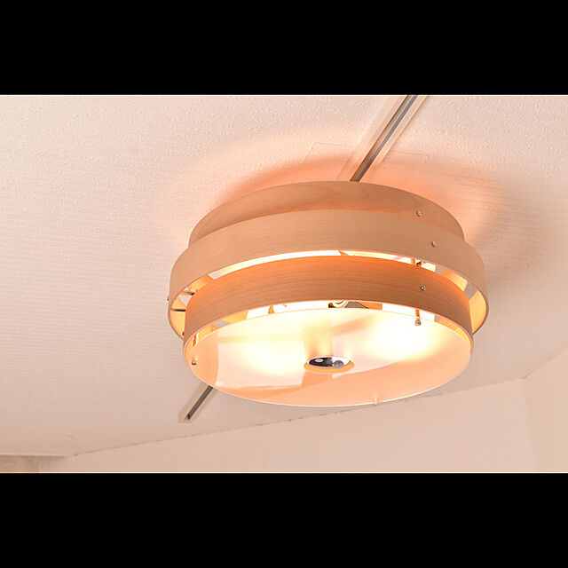 okitegamiのAmpoule-Ampoule 天然木 シーリングライト 照明 おしゃれ 3灯 木製 リビング ダイニング 寝室 北欧 カフェ 照明器具 ナチュラル アイボリー ダークブラウン 8畳 リモコン アヴァロス 3Cの家具・インテリア写真