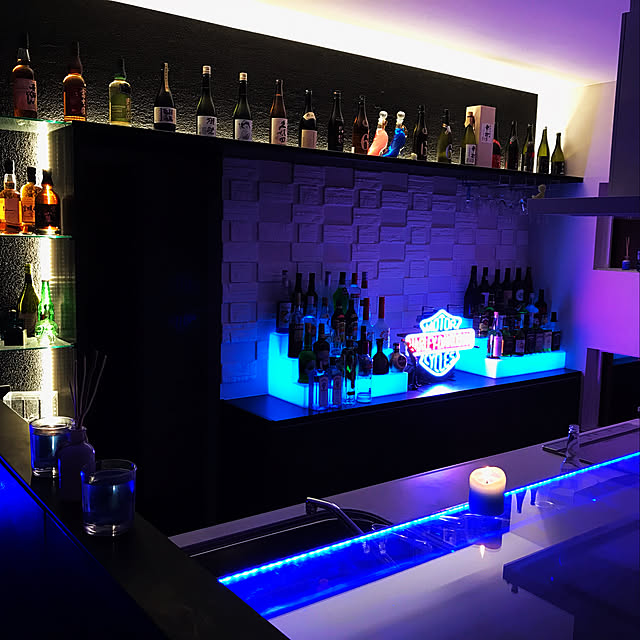 yasuの-《予約》LED ディスプレイ STEPS（ステップス）【光る ボトルスタンド 台座 ひな壇 BAR バーアイテム ワイン ウイスキー お酒 コレクション ステージ ボトルステージ カウンター テーブル お洒落 光る台座 充電式 防水 北欧 インテリア ホームパーティー】の家具・インテリア写真