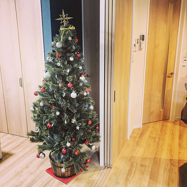 YuusakuのZONE plus-クリスマスツリー 180cm 松ぼっくり付き 枝大幅増量タイプ 北欧風 ヌードツリー もみの木 クリスマス イルミネーション おしゃれ なしタイプの家具・インテリア写真