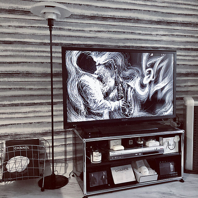 akiの-PH3 1/2-2 1/2 フロアライト シルバー　ポール・ヘニングセン LED電球対応の家具・インテリア写真