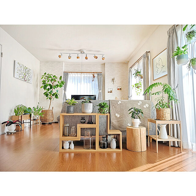 nyancoのウエストビレッジ-ピケ ウォール ブラス シェルフの家具・インテリア写真