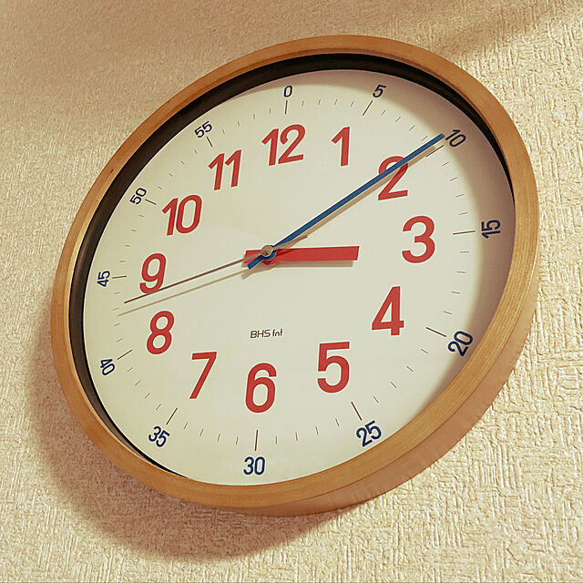 hitomixの-知育時計 掛け時計 木製 バウハウス 復刻フォント レッド REROSS QUADRATIC 知育クロック 壁掛け時計 連続秒針 子供部屋 リビング WCL-001 エルコミューン 知育 掛時計 ウォールクロックの家具・インテリア写真