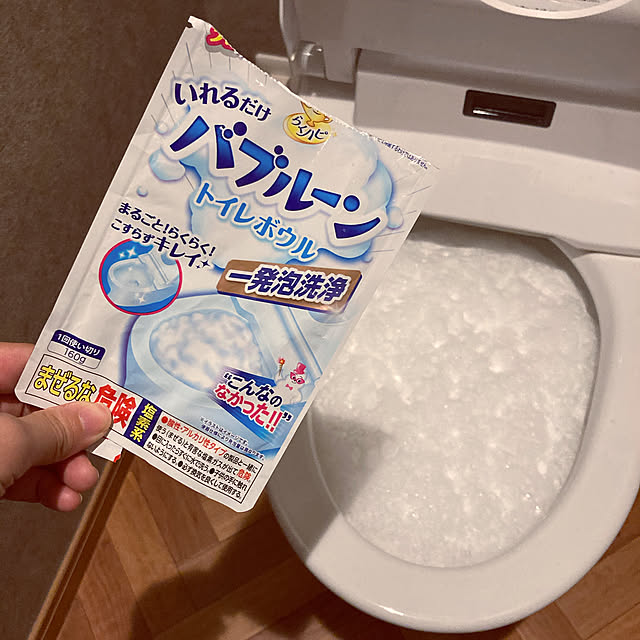 UIのアース製薬-らくハピ いれるだけバブルーン トイレボウル トイレの洗浄剤 [180g]トイレ掃除 泡 大掃除 (アース製薬)の家具・インテリア写真