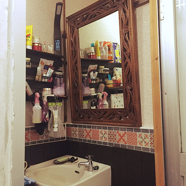 yamaの-壁掛け ミラー 鏡 バリ風 彫刻フレーム ドレッサーサイズ 80×60の家具・インテリア写真