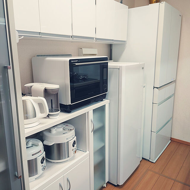 noguriの-ホワイト鏡面仕上げのキッチンレンジ台【-NewMilano-ニューミラノ】（90cm×90cmサイズ）の家具・インテリア写真