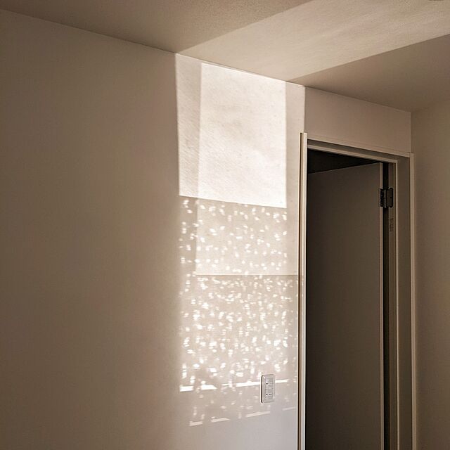 usaの-HGJLE02S貼ってはがせるLOW-E複層ガラスにも貼れる目かくしシート半透明 キラキラ光り拡散46cm×90cmの家具・インテリア写真