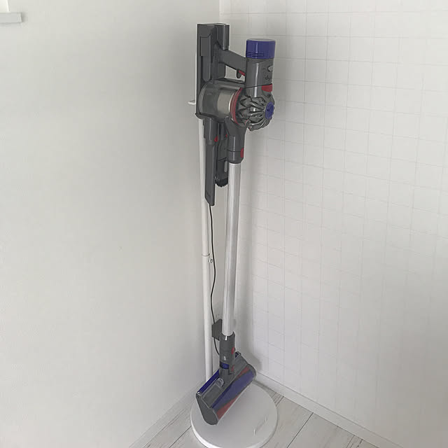 ayaの-【キャッシュレス5％還元店】【返品OK!条件付】国内正規品 ダイソン 掃除機 Dyson V8 Fluffy サイクロン式クリーナー フラフィ SV10 FF2 2017年モデル SV10FF2 【KK9N0D18P】【120サイズ】の家具・インテリア写真